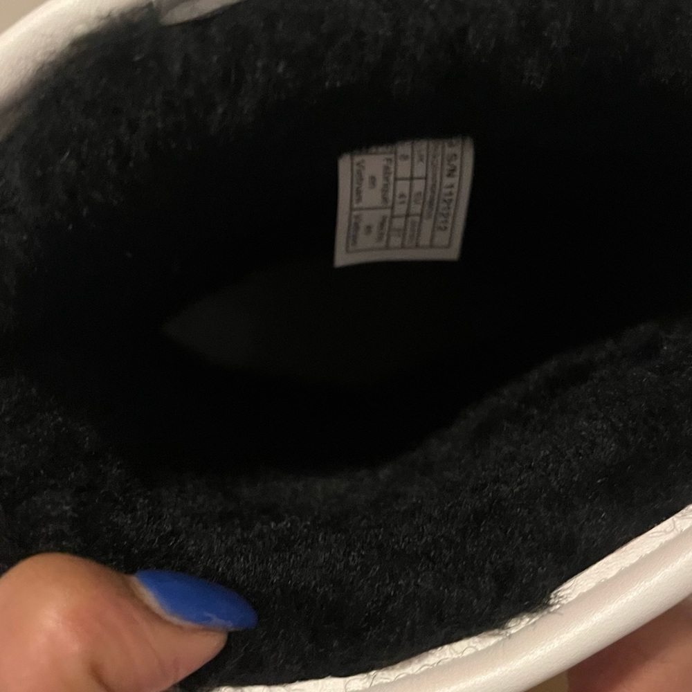 UGGs - Picture 4 of 4